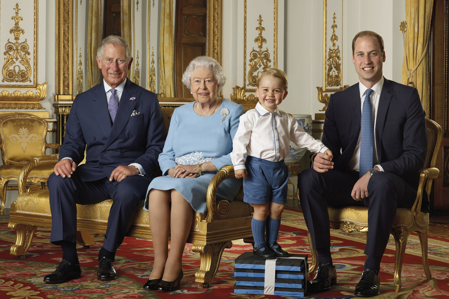 Dalis britų norėtų „peršokti kartą“ – vietoj Charleso karaliaus soste išvysti princą Williamą.<br>AP nuotr.