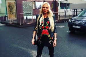 Aštuntą mėnesį nėščia Vita Jakutienė stebina puikia figūra