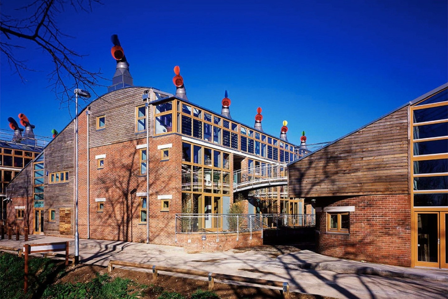 Dėl šilumos rekuperacijos sistemos nė vienas šio Jungtinėje Karalystėje esančio kvartalo kotedžų nešildo gatvės – visa šiluma panaudojama būstui šildyti.<br>„flickr.com“ nuotr.