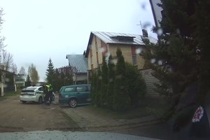 Policija paviešino pabėgusio žudiko sulaikymo vaizdo įrašą