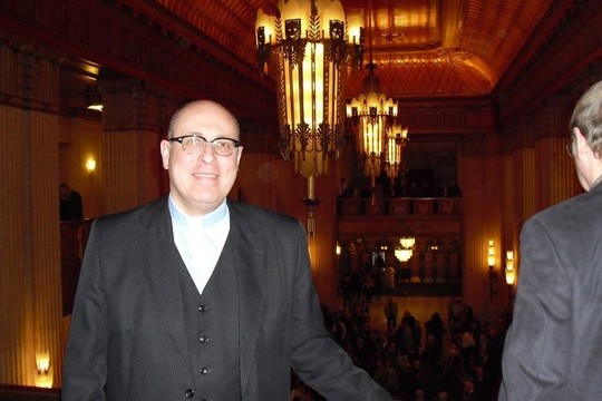 Iš seminarijos išmestas pedofilas mįslingai tapo kunigu