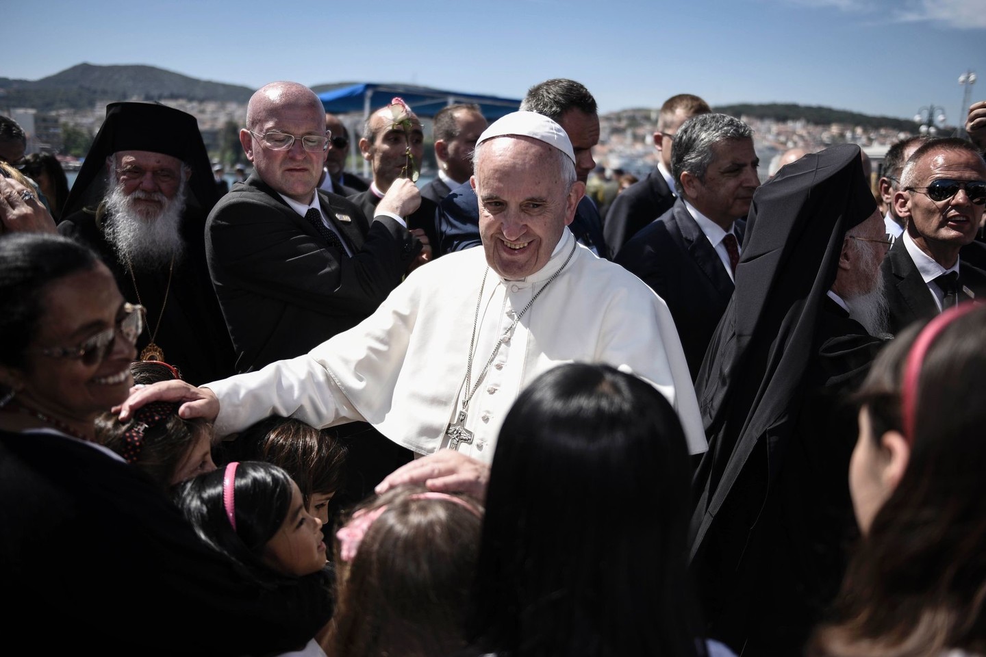 Tarp 12 pabėgėlių, kurie išskrido į Italiją kartu su popiežiumi Pranciškumi turėjo būti ir brolis ir sesuo – du Sirijos krikščionys –, kuriems buvo pažadėtas naujas gyvenimas.<br>„AFP“/“Scanpix“ nuotr.