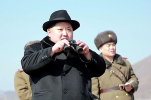 Kim Jong-unas paleisti raketas įsako, kai jį supykdo JAV