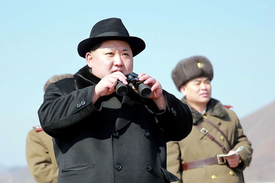 Kim Jong-unas paleisti raketas įsako, kai jį supykdo JAV