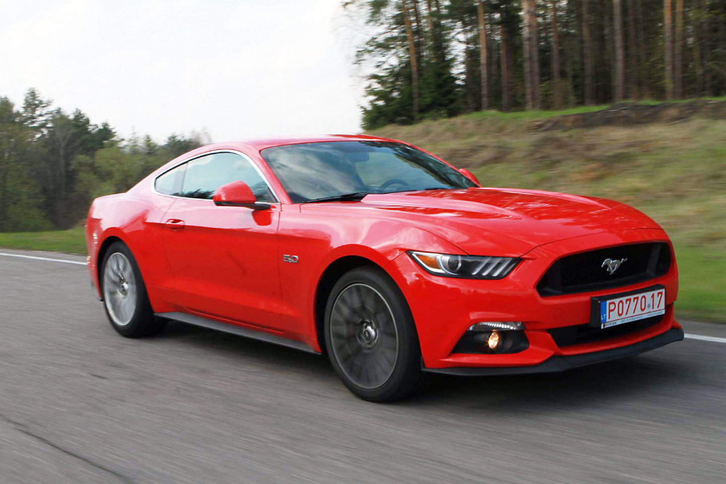 „Amerikietiška svajonė“ „Ford Mustang“ jau atvyko į Lietuvą.<br>M.Patašiaus nuotr.