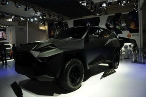 Beprotiškas kinų visureigis – lyg svečias iš siaubo filmo