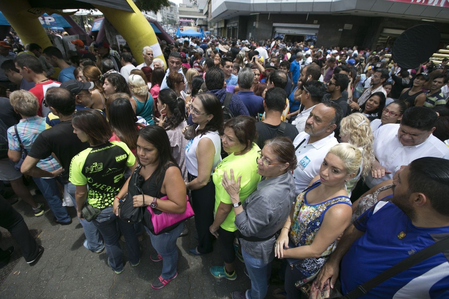 Krizės prispaustą Venesuelą kamuoja skurdas.<br>AP nuotr. iš archyvo