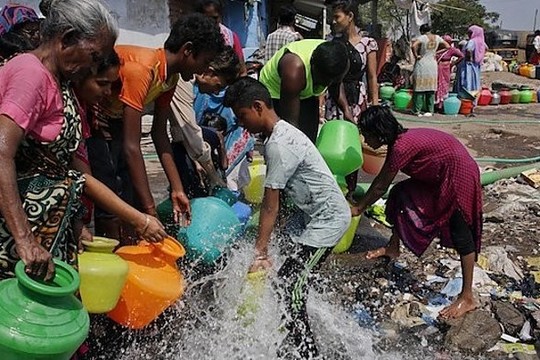 Indijoje karščio banga be vandens paliko 330 milijonų žmonių