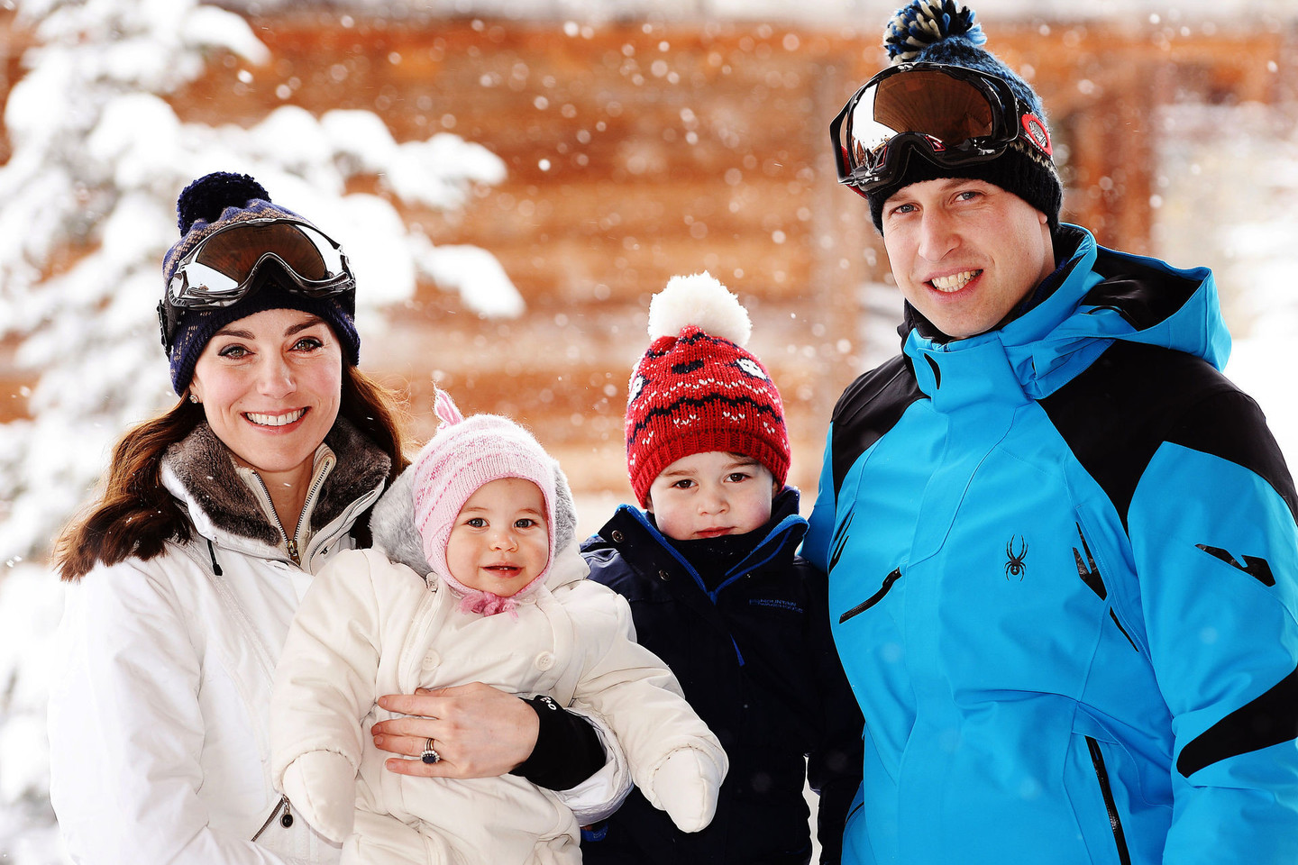 Žiemą karališkoji šeima atostogavo kalnuose.<br>„Scanpix“ nuotr.