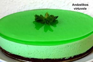 Žaliasis tortas iš sutirštinto pieno, kurio nereikia kepti