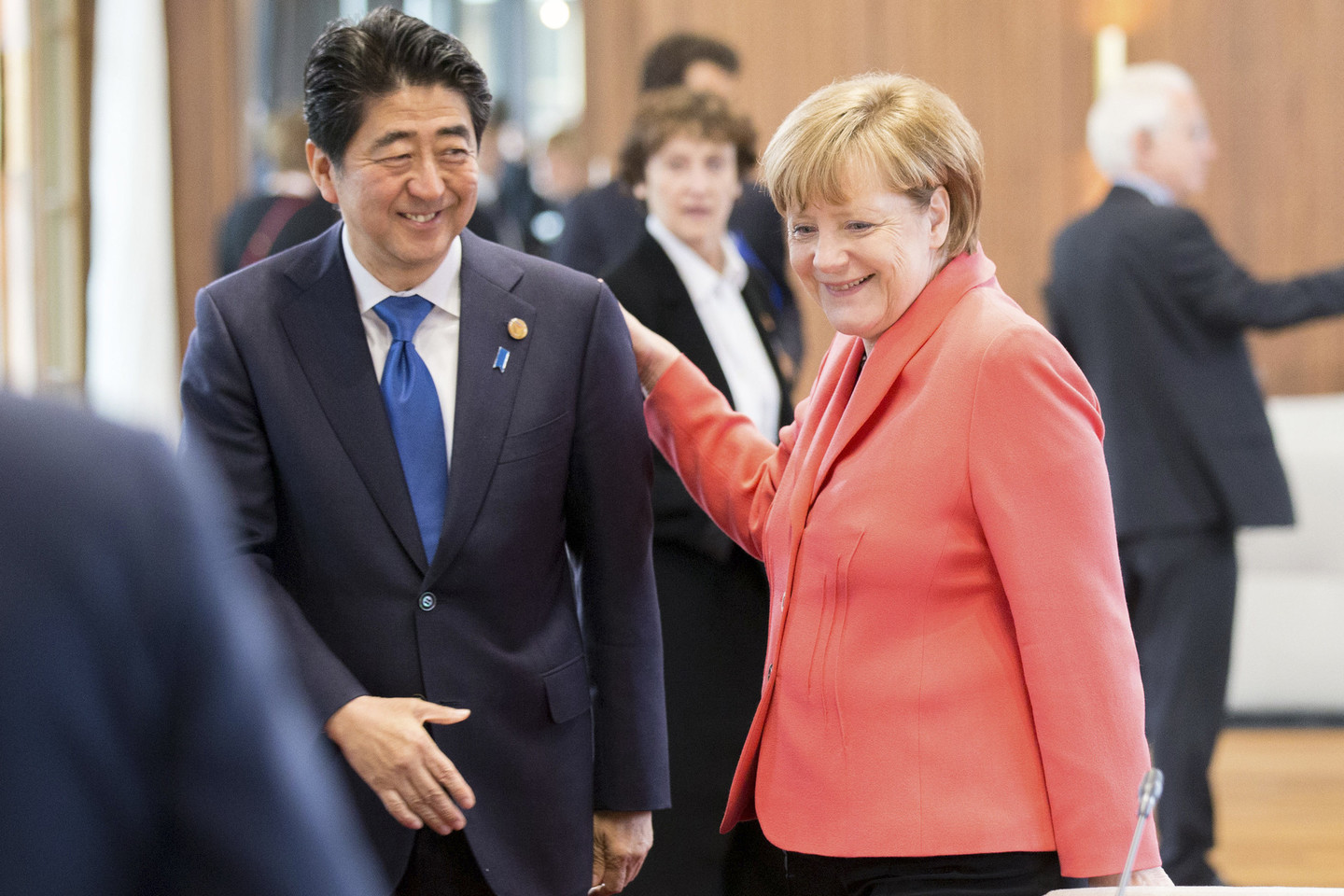 2015 metų kovą lankydamasi Tokijuje su vizitu, netikėtai pasiūlė premjerui Shinzo Abe, kad Japonija stotų į NATO.