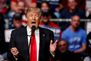 D.Trumpas kaltina Kiniją JAV „prievartavimu“, vykdant prekybą