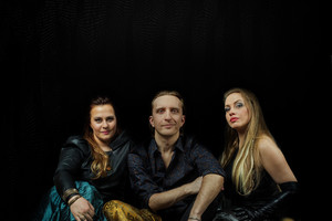 „Žalvarinis“ sveikina „braliukus“ su daina „Zirgi“