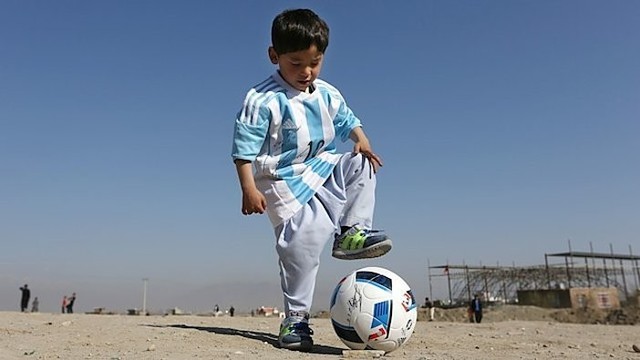 Lionelio Messi dovana penkiamečiui afganui tapo prakeiskmu
