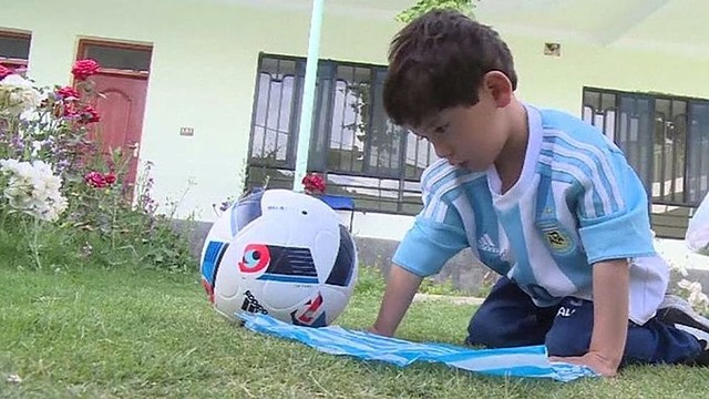 Lionelio Messi dovana afganų berniukui – prakeiksmas šeimai