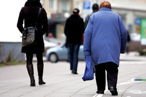 Neuždirbo: 7 vaikų mamai – 24 eurų pašalpa, 100 eurų – pensija