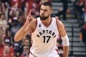 Kodėl niekas negerbia Jono Valančiūno ir „Toronto Raptors“?