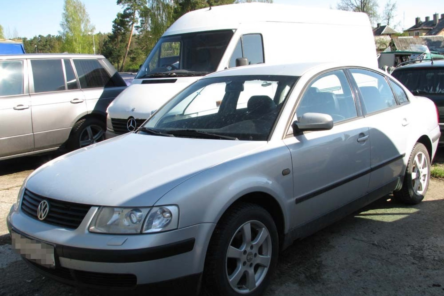 Prie sienos su Rusija VSAT pareigūnai sulaikė du įtartinus automobilius.