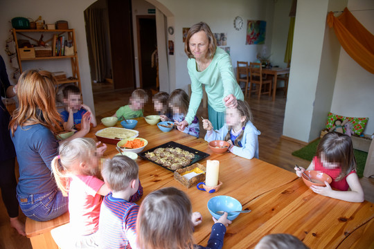 Eksperimentai su darželinukų maistu – pagal Indijos guru mokymą