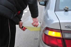 5 priežastys, kada ir kodėl verta pirkti benzininį automobilį