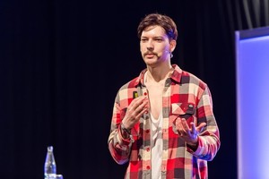 Atskleidė, ką gėjai veikia internete