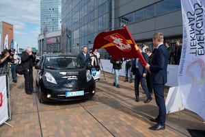 Elektromobilių lenktynių dalyviai pajudėjo iš Vilniaus į Palangą