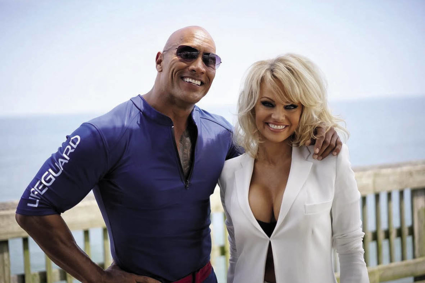Aktorius Dwayne’as Johnsonas (43 m.) paskelbė, kad prie filmo „Gelbėtojai“ komandos prisidėjo žavingoji Pamela Anderson (48 m.).