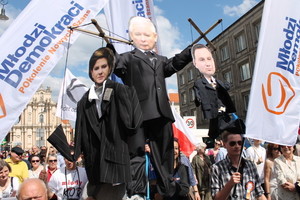 Varšuvoje į gatves išėjo 200 tūkst. žmonių, baiminamasi riaušių