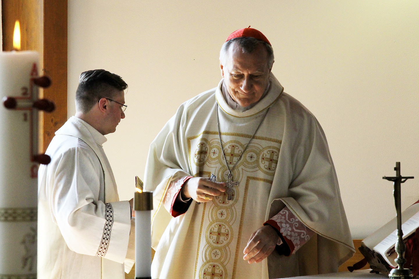 Prie Kryžių kalno esančiame vienuolyne kardinolas P.Parolinas aukojo Šv. Mišias.<br>R.Vitkaus nuotr.