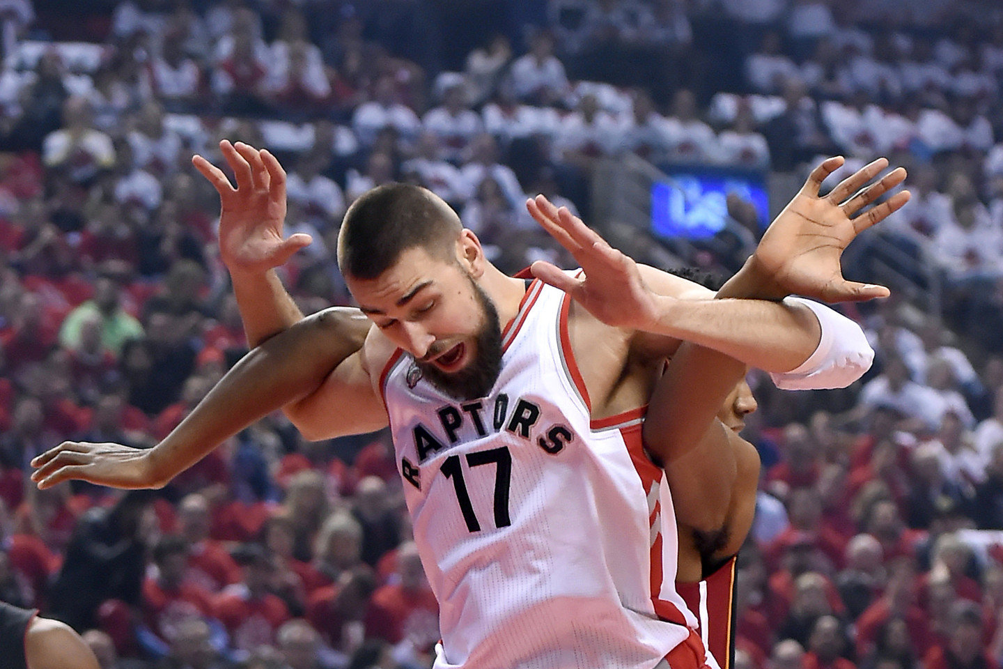 J.Valančiūnas atkrintamosiose varžyvose gelbsti „Toronto Raptors“.<br>USA Today Sports/Scanpix nuotr.