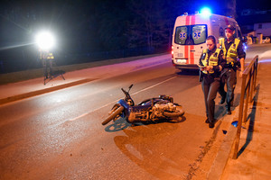 Girto mopedo vairuotojo avarija: nukentėjo pats ir keleivė