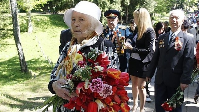 Antakalnio kapinėse rusai paminėjo gegužės 9-ąją