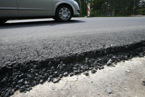 Sutvarkytoje Klaipėdos arterijoje – brokas, reikia naujo remonto