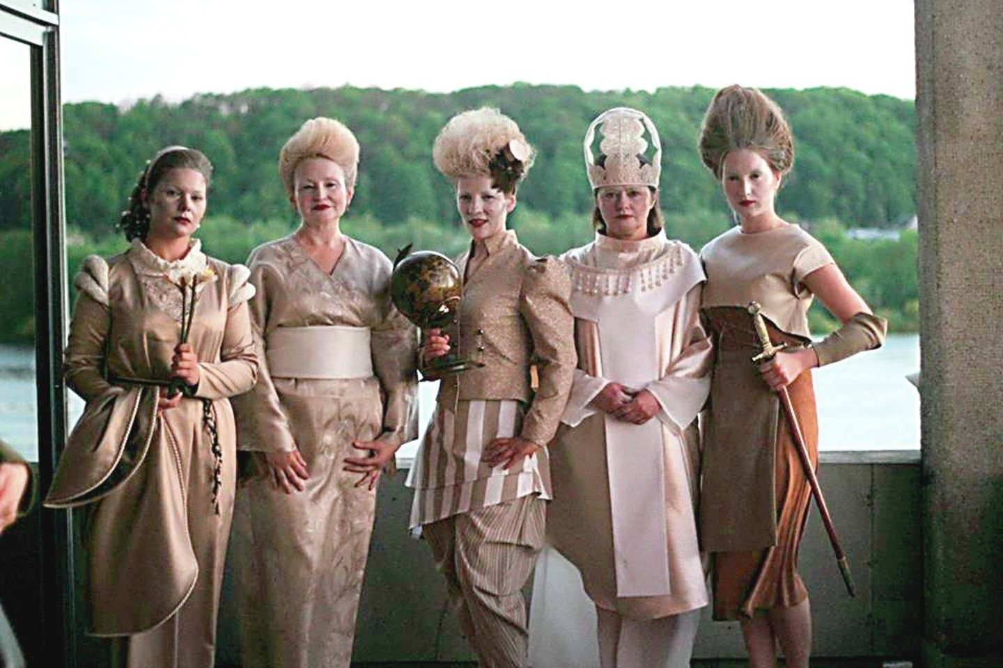 Spektaklio „Neprilygstamosios“ („Top girls“) personažės.