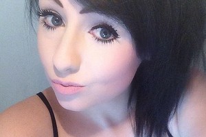 Mamos auka: puolė po sunkvežimiu, kad nustumtų kūdikio vežimėlį