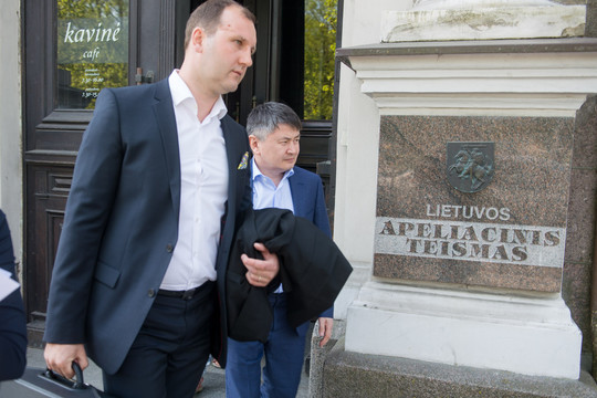 Sukčiaus kazacho advokatas įsijautė į apsauginio vaidmenį