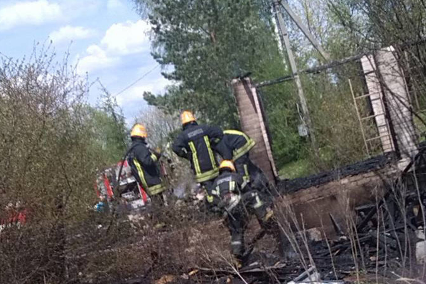 Vilniaus rajone ugnis sunaikino medinį namą.