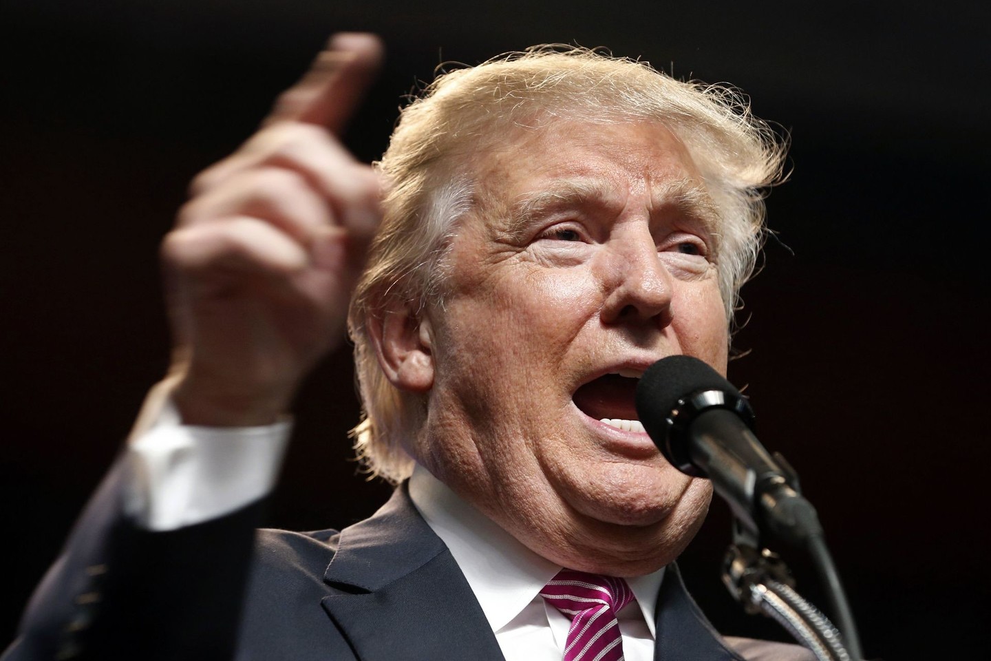 Dėl minimalios algos D. Trumpas sakė: „Nenusprendžiau dėl skaičiaus, bet, manau, kad žmonės turi uždirbti daugiau“.