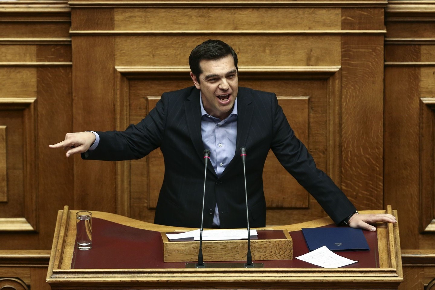 Premjeras A.Tsipras teigia, kad įstatymo projektu norima sukurti „tvarią“ sistemą, sudarytą „socialinio teisingumo pagrindu“, pensija sumažės vos 7,5 proc. pensininkų.