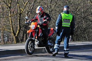 Motociklininkai ir „A“ juostos: galima važiuoti ar negalima?