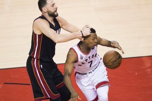Geros žinios J.Valančiūnui – „Raptors“ ir be jo muša „Heat“