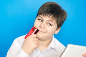 Nuo kokio amžiaus vaikui galima naudotis banko kortele?