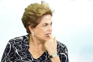Iš viršūnės D. Rousseff krito į apkaltos liepsną