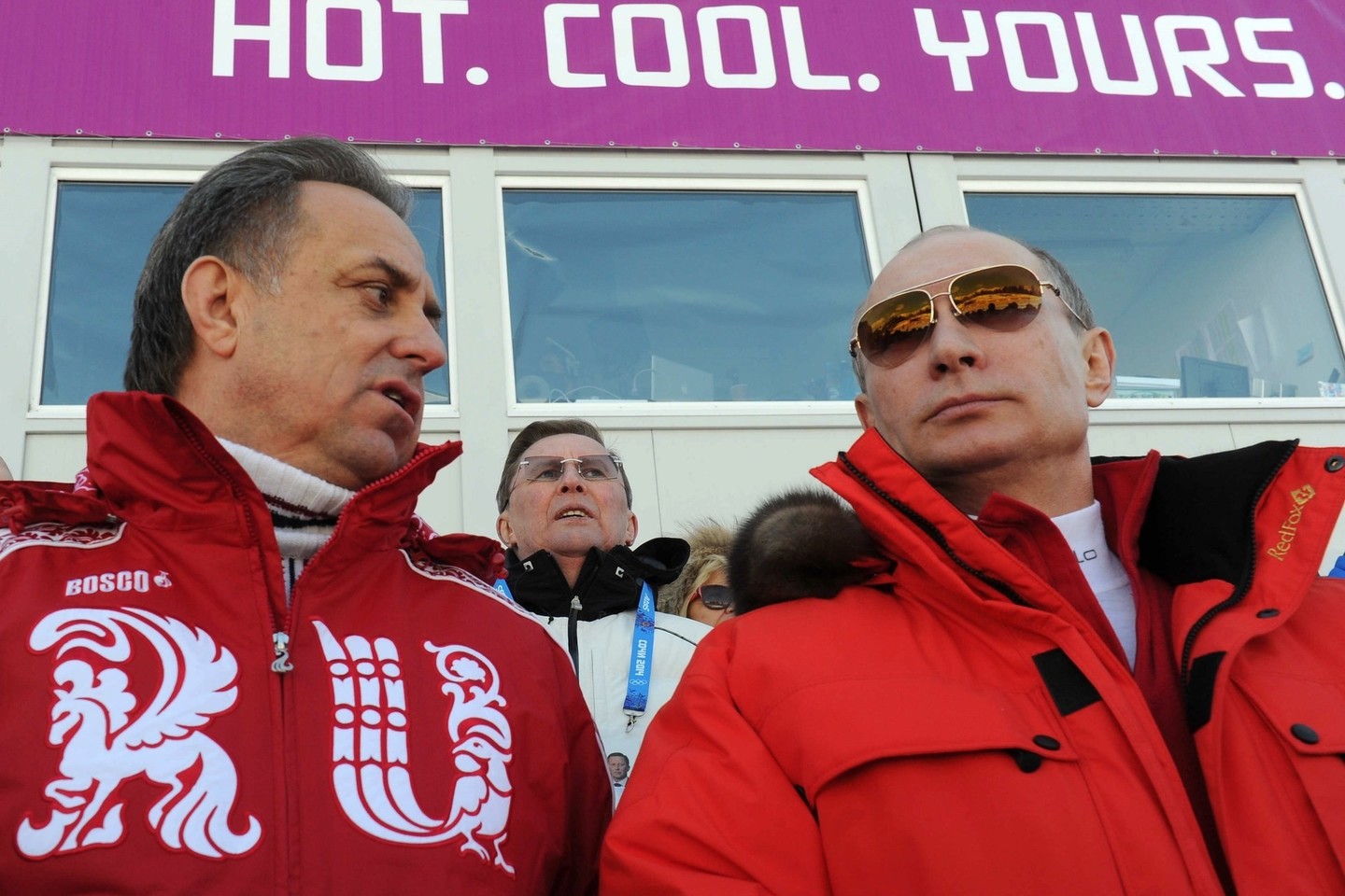 Sočio olimpiados kovas stebi Rusijos sporto ministras Vitalijus Mutko ir V.Putinas.<br>AFP/Scanpix nuotr.