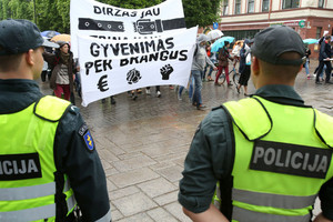 Didmiesčių gyventojai išėjo į gatves – niršo dėl augančių kainų