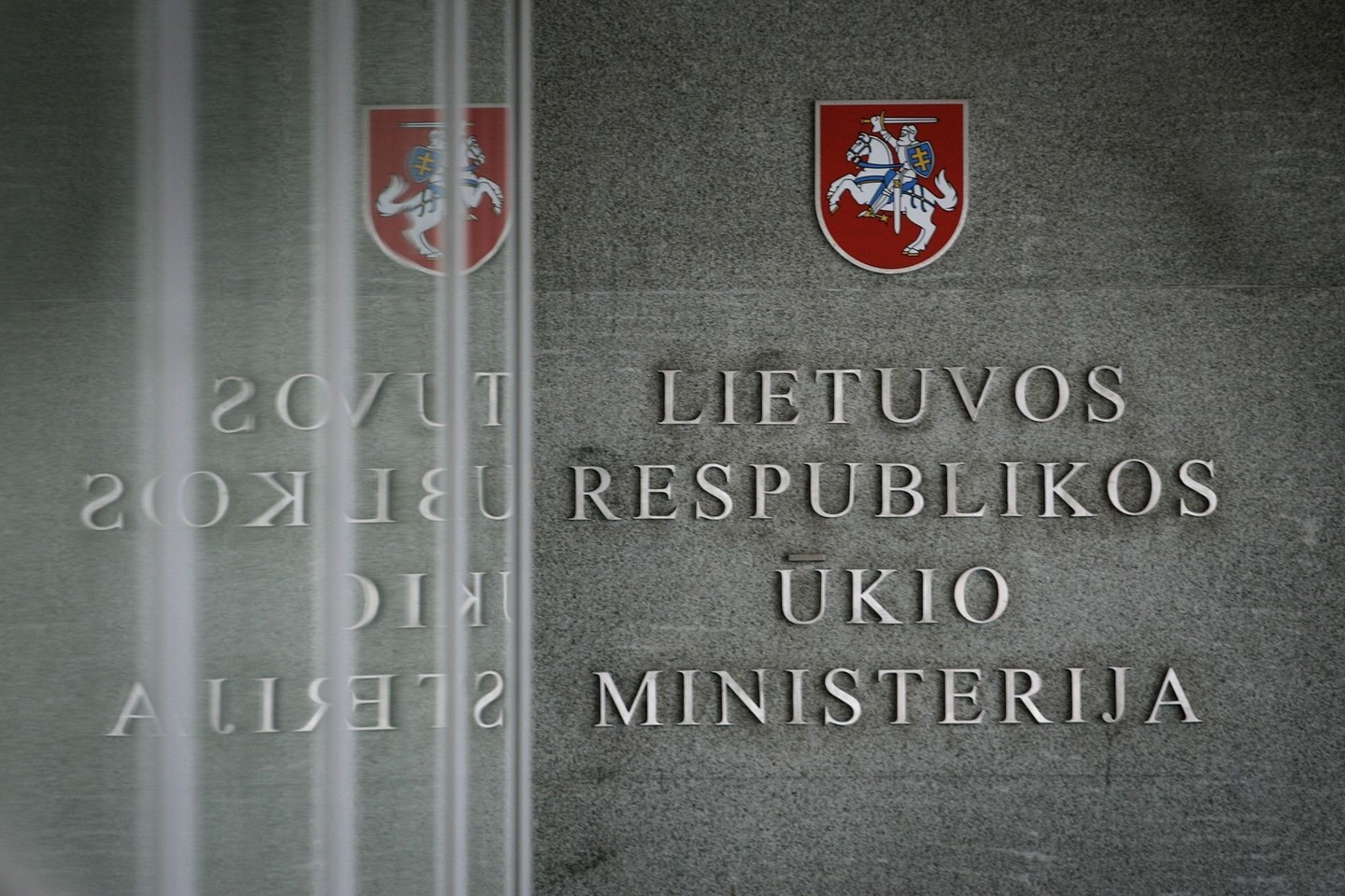 Ūkio ministerija pažymi, kad dėl atsirandančių prievolių padidės administracinė našta, tačiau tikimasi efektyvesnio transporto naudojimo.