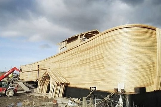 Atkurta Nojaus arka plauks per Atlantą