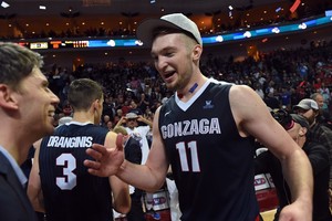 „Pistons“ norai: Donatą Motiejūną nori pakeisti Domantu Saboniu