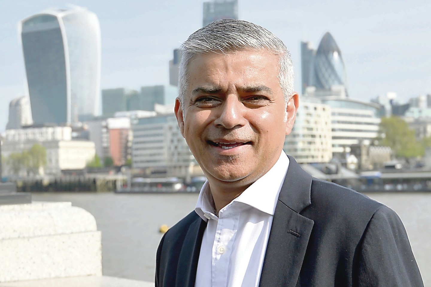 Leiboristų partijos atstovas S.Khanas atlaikė itin negatyvią ir kartais net rasistinę oponentų kampaniją ir tapo pirmuoju Londono meru musulmonu.<br>„Reuters“/„Scanpix“