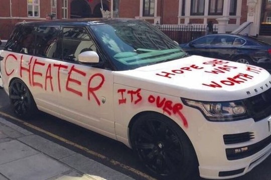 Imitavę apgautos merginos kerštą apdūmė akis visiems